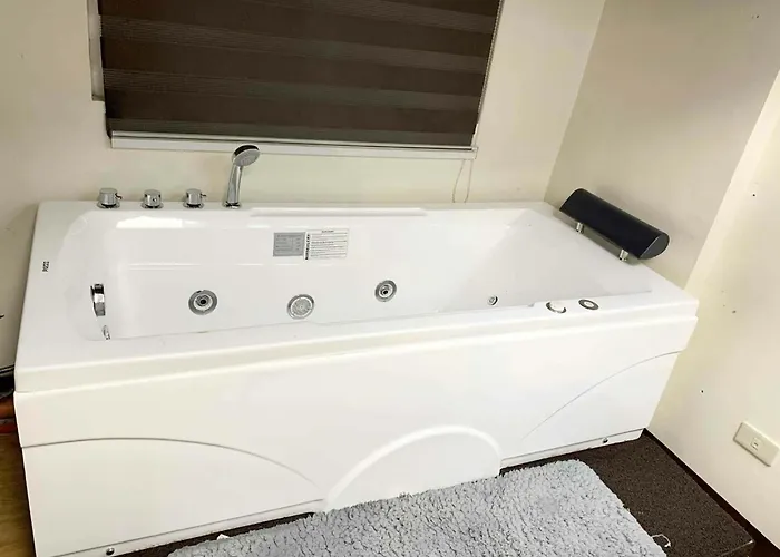 Pensión The Pad 2 L Indoor Heated Jacuzzi L Wifi L Netflix Manila
